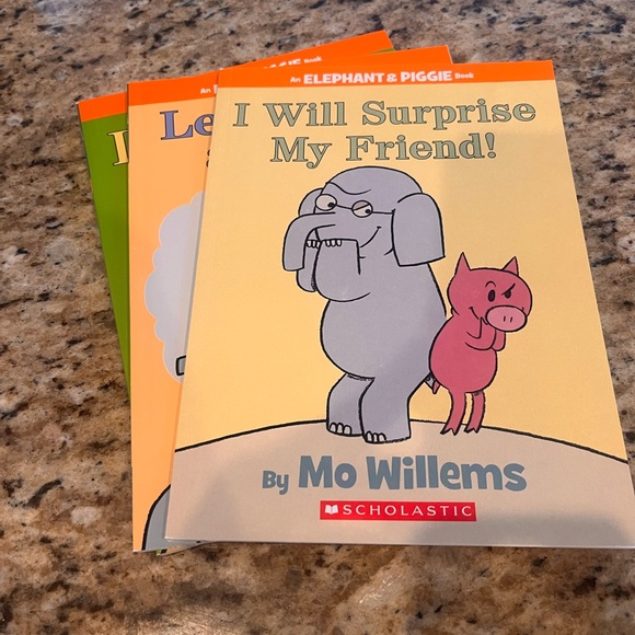 Scholastic Elephant & Piggie book bundle - Picture 6 of 8